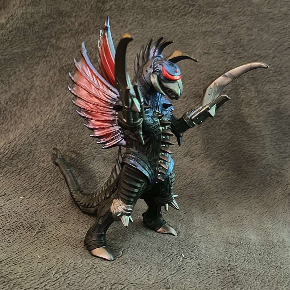 Vinyl Godzilla Gigan figure